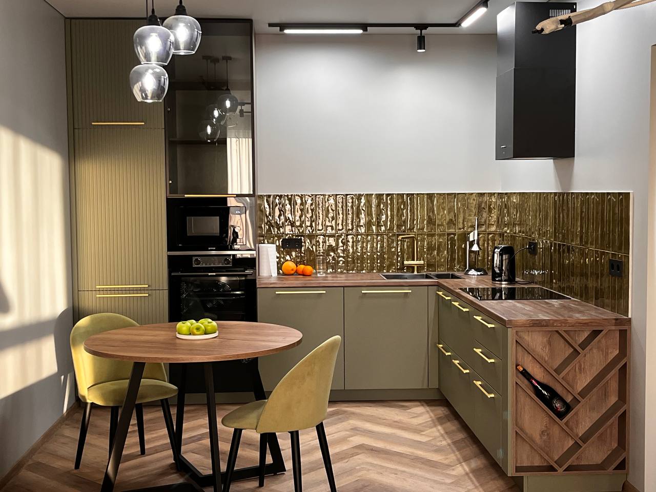 Кухня угловая без верхних шкафов